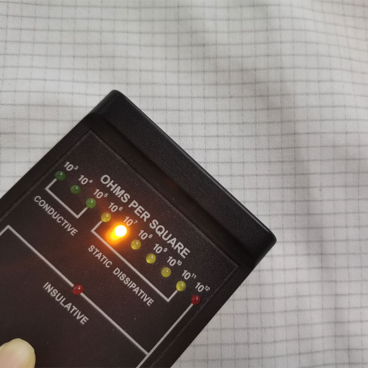 Tessuto dissipativo statico antistatico di alta qualità Tessuto TC a griglia da 5 mm ESD per uso in camera bianca