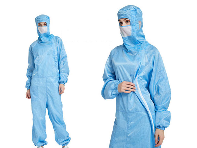 Processo di trattamento elettrostatico su due tipi di indumenti ESD